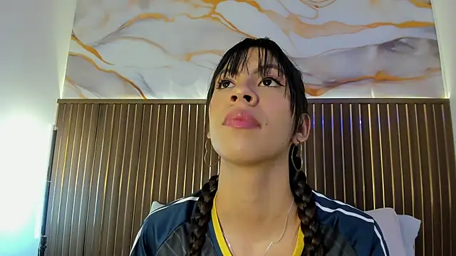 Snapshot of elevensky chatting on 11/23/25, 07:13 elevensky online show from 11/23/25, 07:13