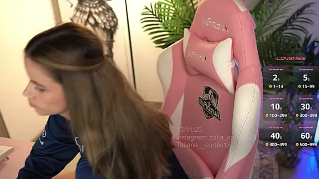 Snapshot of tatiana__cortes18 chatting on 11/13/25, 08:19 tatiana cortes18 online show from 11/13/25, 08:19