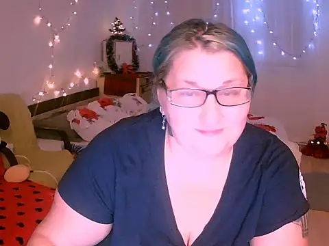 Snapshot of mayamayx chatting on 12/17/25, 07:53 mayamayx online show from 12/17/25, 07:53