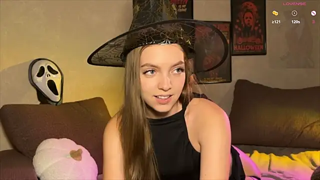 Snapshot of annylovely chatting on 10/24/25, 05:42 annylovely online show from 10/24/25, 05:42