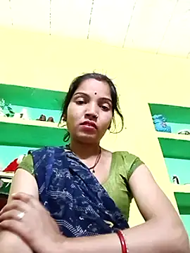 Snapshot of Bhuvi_Bedi chatting on 02/17/25, 10:03 Bhuvi Bedi online show from 02/17/25, 10:03