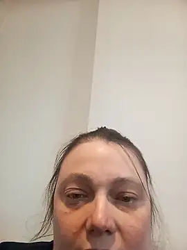 Snapshot of HotHornyEmmaX chatting on 11/21/25, 03:33 HotHornyEmmaX online show from 11/21/25, 03:33