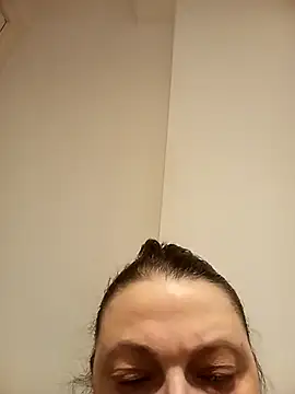 Snapshot of HotHornyEmmaX chatting on 12/15/25, 07:56 HotHornyEmmaX online show from 12/15/25, 07:56