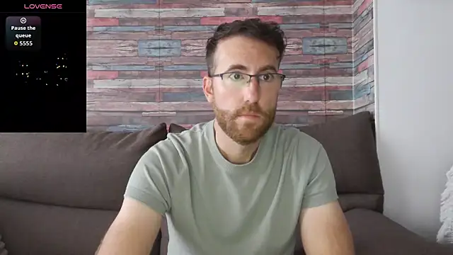 Snapshot of machohiberiko chatting on 10/27/25, 04:11 machohiberiko online show from 10/27/25, 04:11