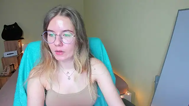 EmilyPaw online show from 02/04/25, 09:38