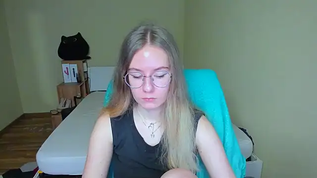 EmilyPaw online show from 02/16/25, 09:48