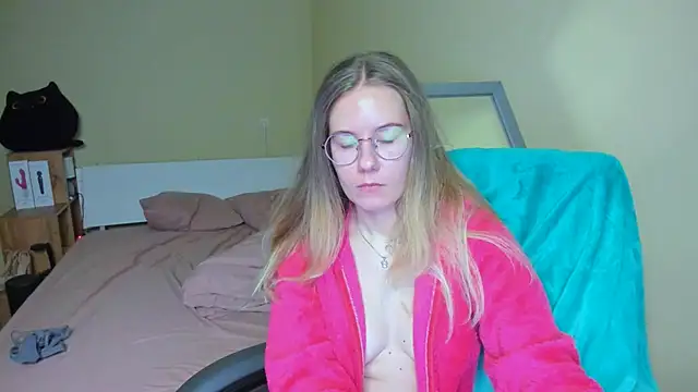 EmilyPaw online show from 02/21/25, 06:15