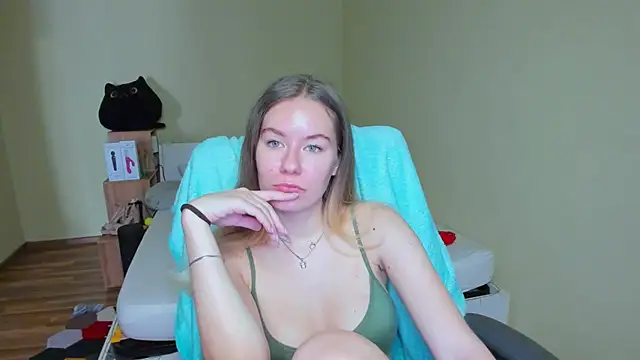 EmilyPaw online show from 03/23/25, 08:26