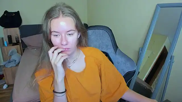 EmilyPaw online show from 09/20/25, 09:10