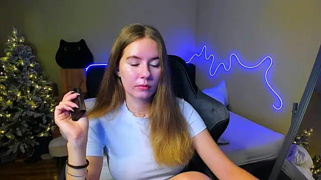 EmilyPaw online show from 12/20/25, 10:00