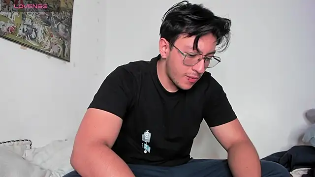 Snapshot of Amon__ashford chatting on 03/21/26, 07:13 Amon ashford online show from 03/21/26, 07:13