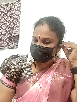 Snapshot of Tamil_Aathira chatting on 03/08/25, 04:39 Tamil Aathira online show from 03/08/25, 04:39