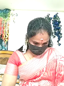 Snapshot of Tamil_Aathira chatting on 10/05/25, 05:44 Tamil Aathira online show from 10/05/25, 05:44