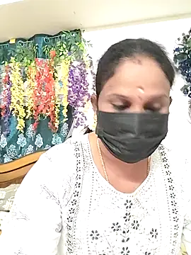 Snapshot of Tamil_Aathira chatting on 11/13/25, 05:23 Tamil Aathira online show from 11/13/25, 05:23