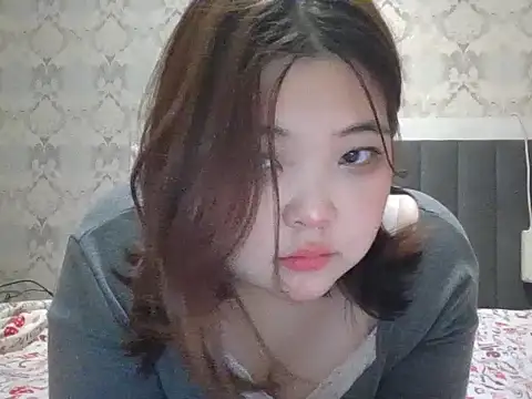 Snapshot of elysiann3 chatting on 02/01/25, 05:37 elysiann3 online show from 02/01/25, 05:37