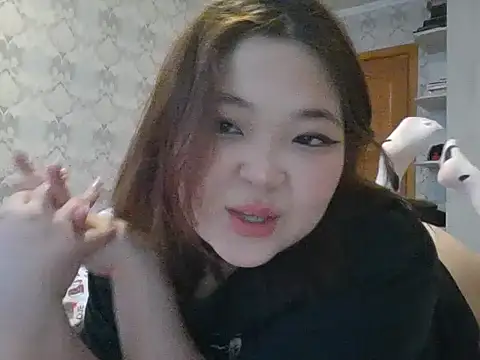 Snapshot of elysiann3 chatting on 02/05/25, 10:19 elysiann3 online show from 02/05/25, 10:19