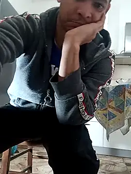 Snapshot of cingonduro chatting on 03/22/25, 10:06 cingonduro online show from 03/22/25, 10:06