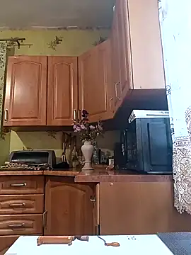 Laura Kiss online show from 11/18/25, 07:13