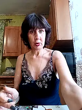 Laura Kiss online show from 11/21/25, 11:09