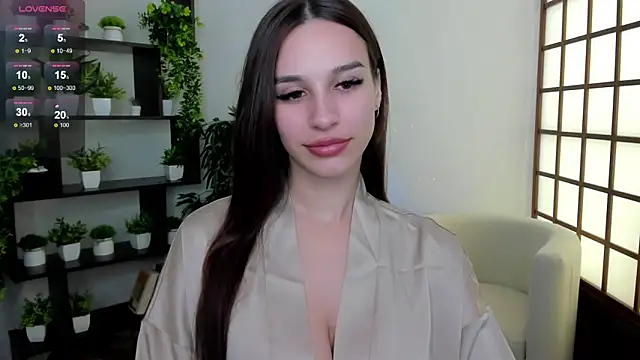 Snapshot of KristineBeauty chatting on 10/13/25, 08:14 KristineBeauty online show from 10/13/25, 08:14