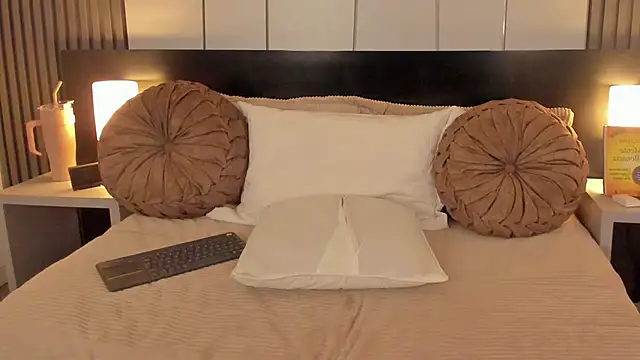 fiorella paris online show from 09/12/25, 03:50