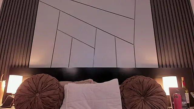 fiorella paris online show from 11/08/25, 03:18