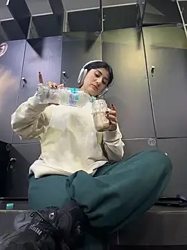 Snapshot of fiorella_paris chatting on 03/17/26, 02:09 fiorella paris online show from 03/17/26, 02:09