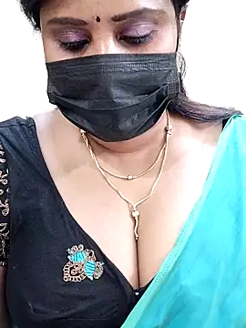 Queenflowerr online show from 03/05/25, 07:27