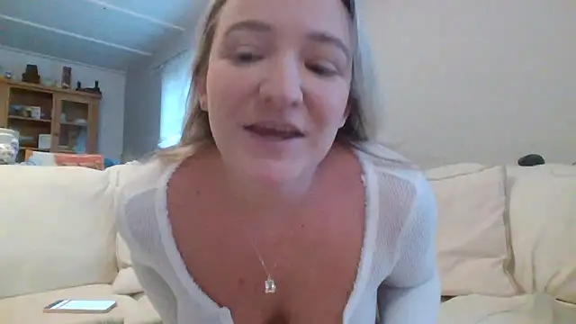 Snapshot of Delilahs_Playtime chatting on 10/23/25, 04:06 Delilahs Playtime online show from 10/23/25, 04:06