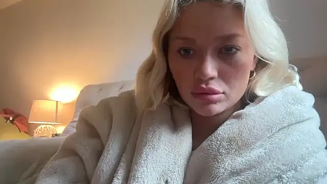 Snapshot of blissdimicco chatting on 03/07/26, 11:51 blissdimicco online show from 03/07/26, 11:51