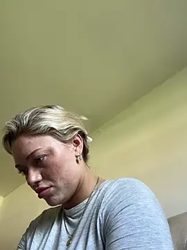 Snapshot of blissdimicco chatting on 03/26/26, 12:22 blissdimicco online show from 03/26/26, 12:22