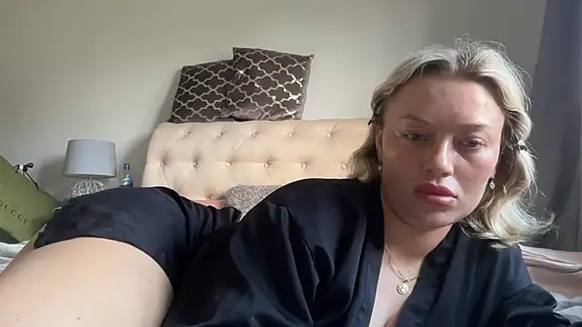 Snapshot of blissdimicco chatting on 03/28/26, 10:26 blissdimicco online show from 03/28/26, 10:26