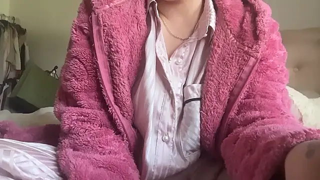 Snapshot of blissdimicco chatting on 04/04/26, 01:30 blissdimicco online show from 04/04/26, 01:30