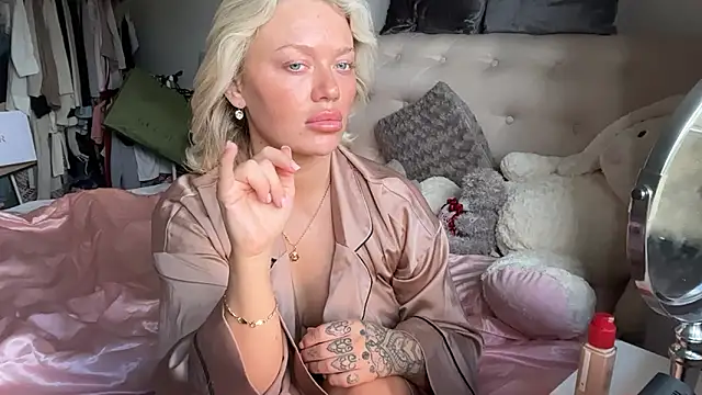 Snapshot of blissdimicco chatting on 04/05/26, 10:12 blissdimicco online show from 04/05/26, 10:12