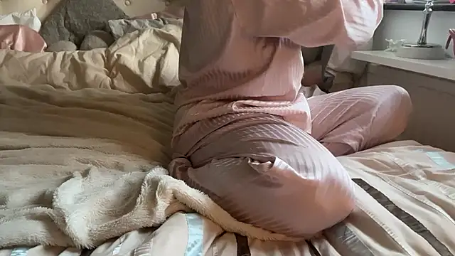 Snapshot of blissdimicco chatting on 04/16/26, 07:53 blissdimicco online show from 04/16/26, 07:53