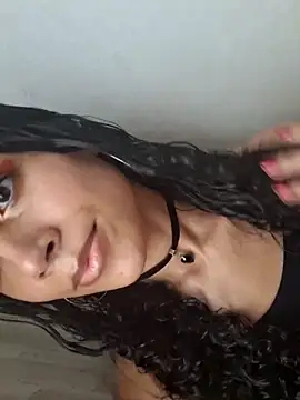 Snapshot of novinhatransexy chatting on 02/05/25, 04:03 novinhatransexy online show from 02/05/25, 04:03