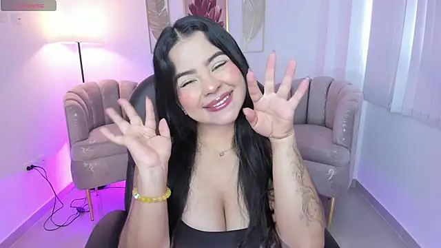 Layla Breezee online show from 11/23/25, 12:05