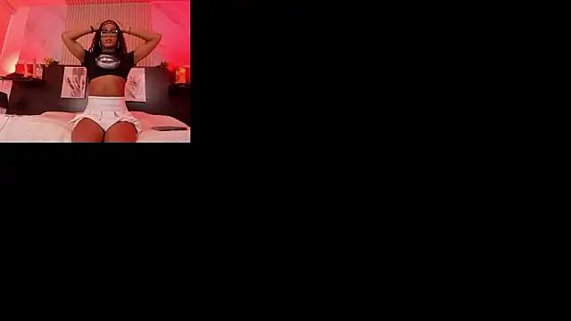 Snapshot of nahomy_james25 chatting on 02/14/26, 10:39 nahomy james25 online show from 02/14/26, 10:39