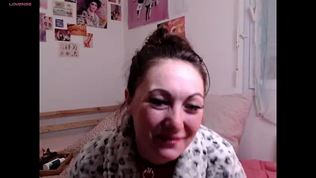 Snapshot of AdorahB3ll3 chatting on 10/14/25, 07:03 AdorahB3ll3 online show from 10/14/25, 07:03