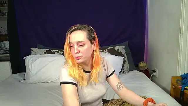 Snapshot of Evelan420 chatting on 09/30/25, 06:02 Evelan420 online show from 09/30/25, 06:02