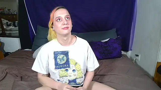 Snapshot of Evelan420 chatting on 10/14/25, 08:20 Evelan420 online show from 10/14/25, 08:20