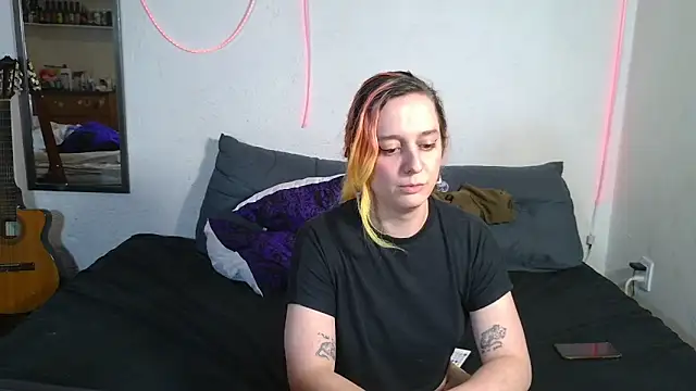 Snapshot of Evelan420 chatting on 10/17/25, 10:23 Evelan420 online show from 10/17/25, 10:23