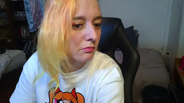 Snapshot of Evelan420 chatting on 10/27/25, 08:46 Evelan420 online show from 10/27/25, 08:46