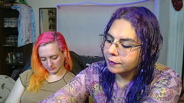 Snapshot of Evelan420 chatting on 12/19/25, 06:04 Evelan420 online show from 12/19/25, 06:04