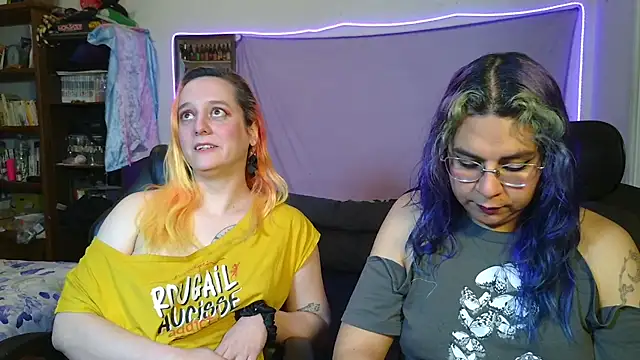 Snapshot of Evelan420 chatting on 03/03/26, 06:25 Evelan420 online show from 03/03/26, 06:25