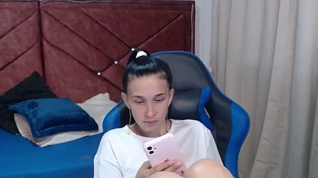 Snapshot of victoria_adams07 chatting on 02/13/26, 07:32 victoria adams07 online show from 02/13/26, 07:32