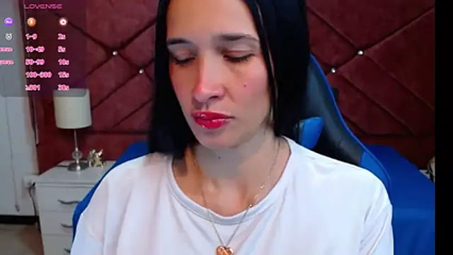 Snapshot of victoria_adams07 chatting on 04/11/26, 01:26 victoria adams07 online show from 04/11/26, 01:26