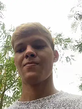 izan 20 online show from 03/13/25, 09:05