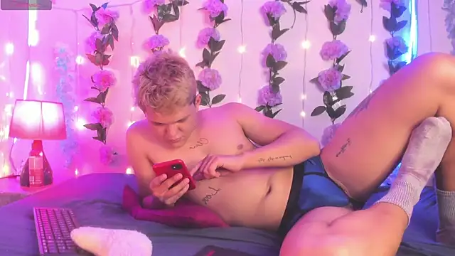 izan 20 online show from 04/14/26, 09:54