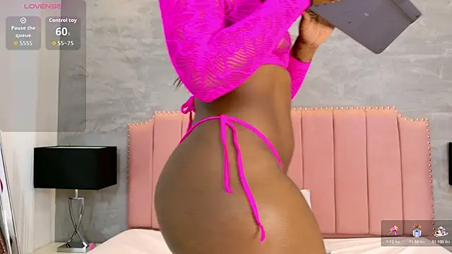 Alaia Colins online show from 12/19/25, 04:08